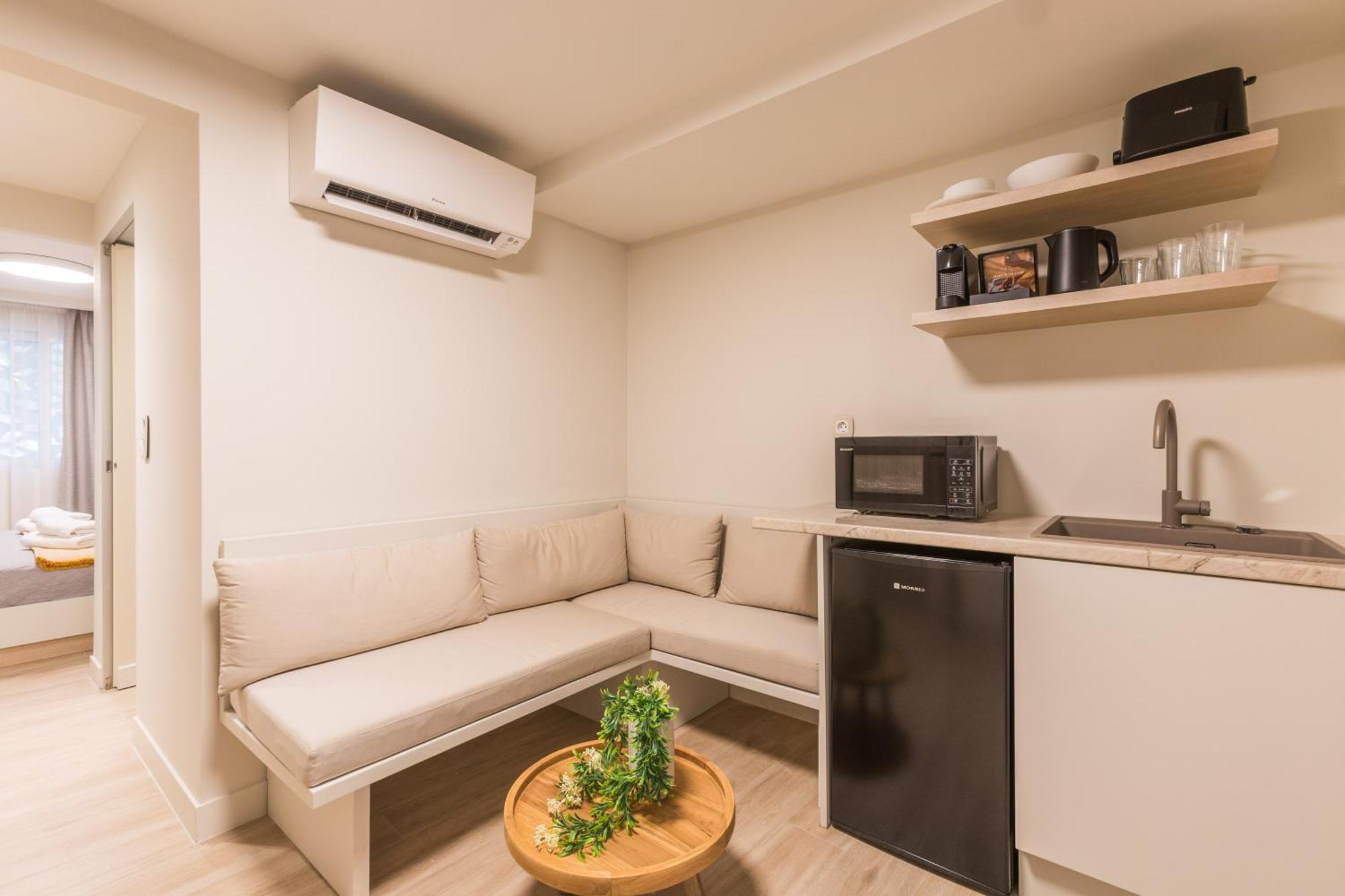 The Mediterranean Suites ピレウス エクステリア 写真